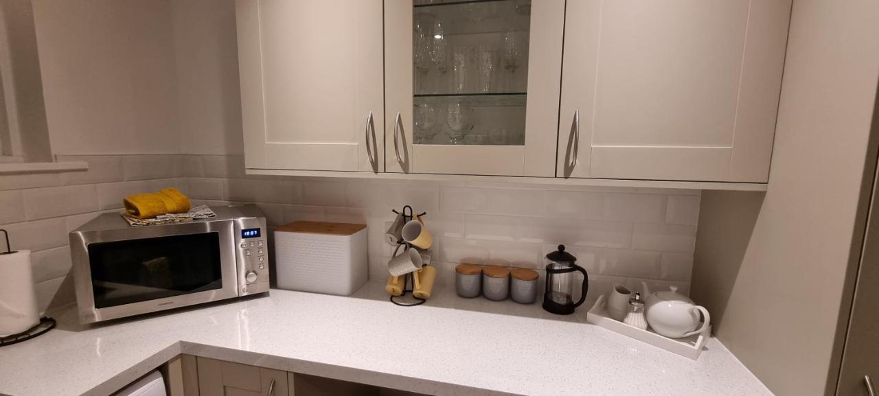 스와니지 Hightide - 2 Bed With Parking, Balcony & Sea View. 아파트 외부 사진