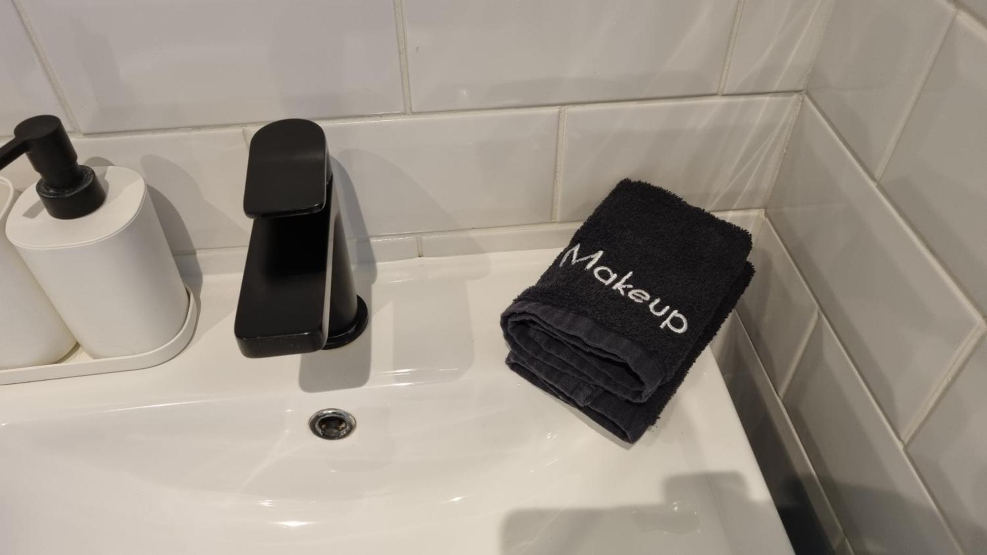 스와니지 Hightide - 2 Bed With Parking, Balcony & Sea View. 아파트 외부 사진