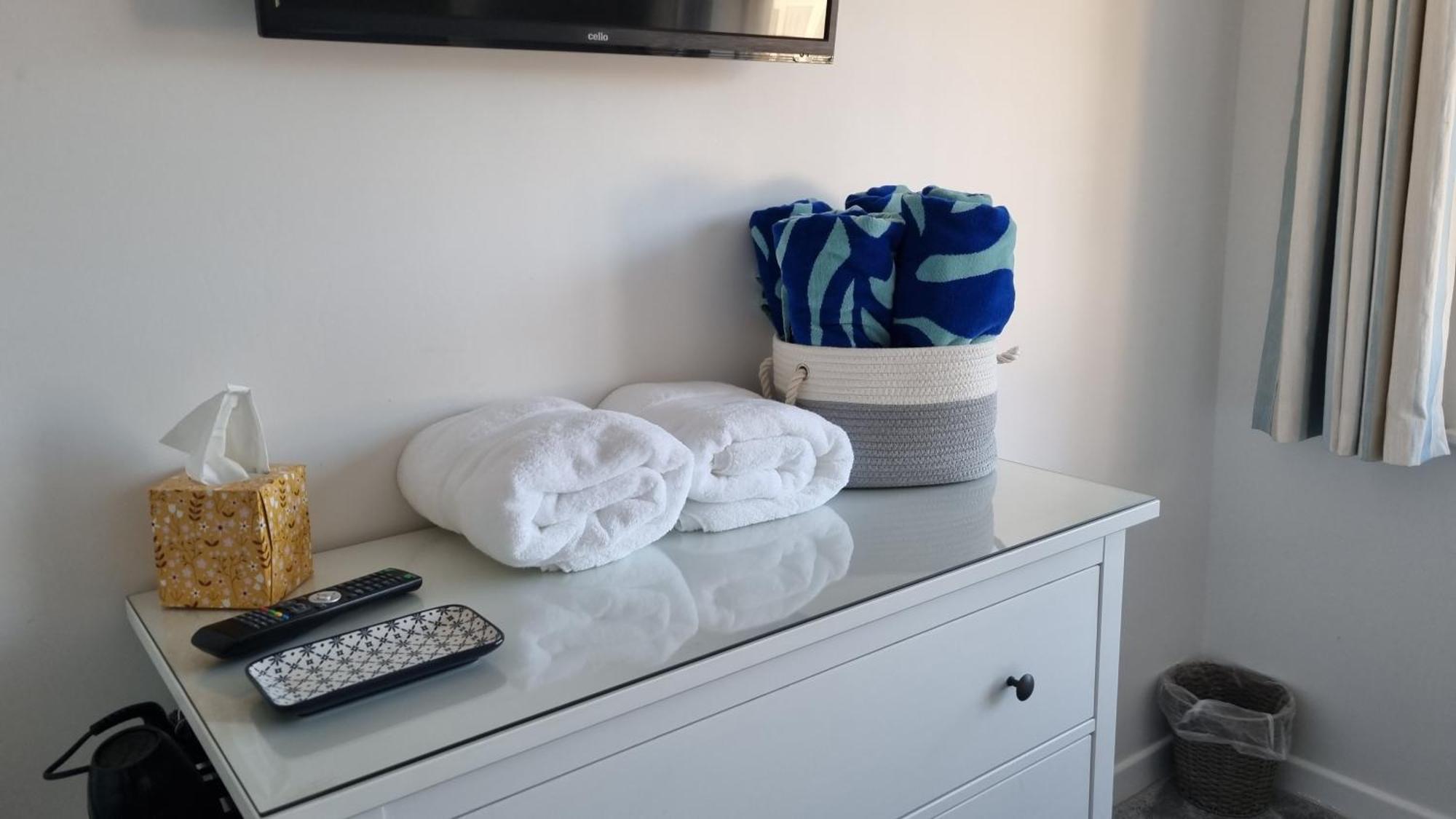스와니지 Hightide - 2 Bed With Parking, Balcony & Sea View. 아파트 외부 사진