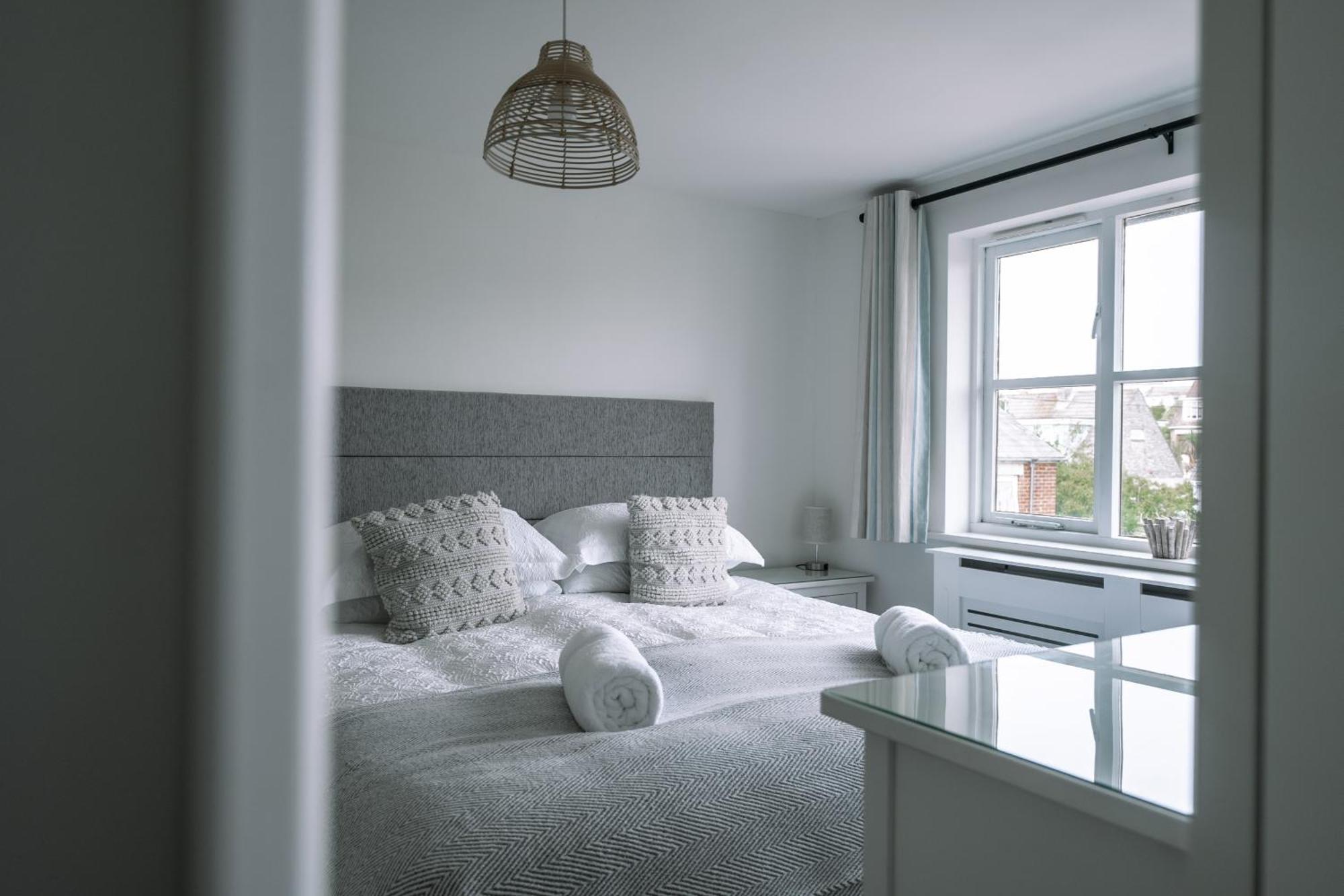 스와니지 Hightide - 2 Bed With Parking, Balcony & Sea View. 아파트 외부 사진