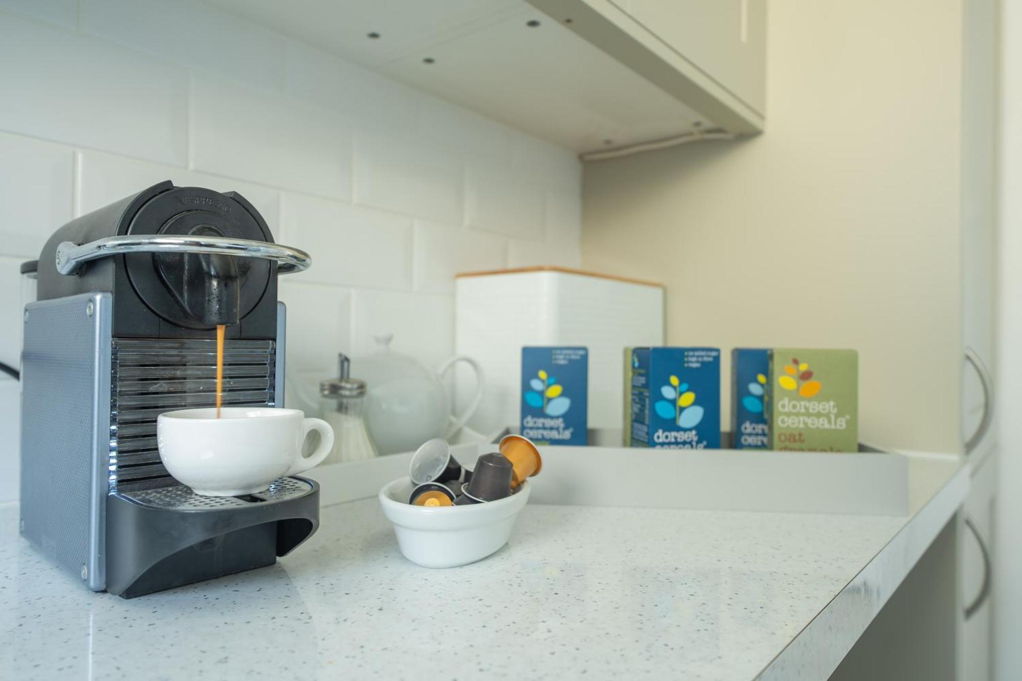 스와니지 Hightide - 2 Bed With Parking, Balcony & Sea View. 아파트 외부 사진
