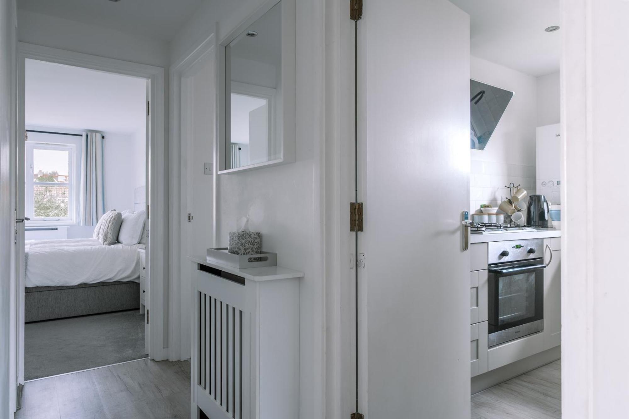 스와니지 Hightide - 2 Bed With Parking, Balcony & Sea View. 아파트 외부 사진